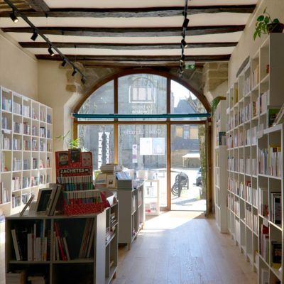 La petite librairie d'Hennebont, rayonnages (DR)